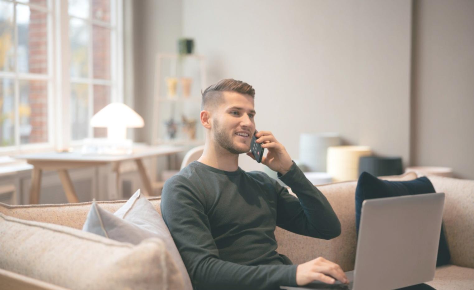 Sesión de trabajo colaborativo donde se aplican metodologías financieras innovadoras